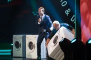 Joko Winterscheidt (l.)