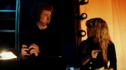 (l-r) Niall Cunningham als Harry, Natasha Lyonne als Charlie Cale