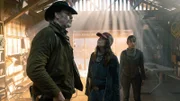 Danay Garcia (re.) as Luciana, Justin Smith as Marcus, Mo Collins (Mi.) as Sarah