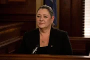 Lieutenant Kate Dixon (Camryn Manheim)