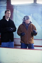 Howie (Howie Long, l.) und Coach Clarence (Terry Bradshaw)