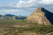 Über Jahrtausende pilgerten Menschen zu den riesigen Quarzitquadern der Tsodilo-Hügel in Botswana. Die Bantu- und San-Völker nutzten die Felsgebilde als Leinwand für ihre Malereien.