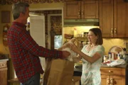 Mike (Neil Flynn, l.); Sue (Eden Sher, r.)
