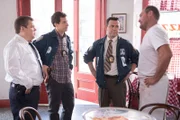 (v.l.n.r.) Boone (Patton Oswalt); Jake Peralta (Andy Samberg); Charles Boyle (Joe Lo Truglio)