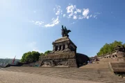 Die Statue am Deutschen Eck in Koblenz.