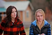 Samantha (Michelle Morgan, l.); Amy (Amber Marshall, r.)