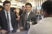 Sweets (John Francis Daley, li.) und Booth (David Boreanaz) versuchen die Identität der Leiche zu klären, die sich vor der Küste von Maryland in einem alten Sklavenschiff verfangen hat.