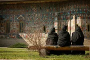 Etwa 50 Nonnen leben in einem der schönsten Klöster Rumäniens – dem orthodoxen Kloster Sucevita.
