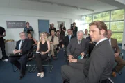 Nicki von Tempelhoff (Gregor Hallwachs, re.).