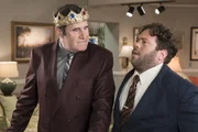 Mike (Richard Kind, l.); Marvin Goldberg (Dan Fogler, r.)