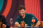 Gastgeber Tommi Schmitt fühlt sich bestens unterhalten.