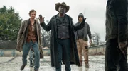 Lennie James (Mi.) as Morgan Jones, Austin Amelio (li.) as Dwight, Andre Munar as Oswald