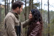 Brad Wolgast (Mark-Paul Gosselaar, l.); Dr. Lila Kyle (Emmanuelle Chriqui, r.)