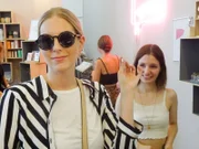 Kandidatin Britta (l.), Verkäuferin