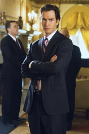 Garrett Fairfield (Mark-Paul Gosselaar)