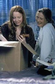 Lauren Ambrose as Claire & Frances Conroy as Ruth