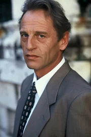 Dr. de Koning (Johan Leysen)