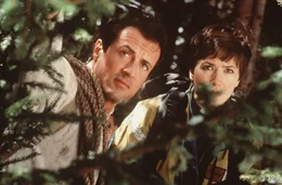 Ranger Gabriel "Gabe" Walker (Sylvester Stallone) und Jessie Deighan (Janine Turner)