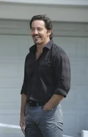 Kann man dem neuen Bewohner der Wisteria Lane Ben Faulkner (Charles Mesure) trauen?