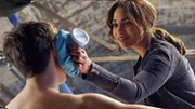 Gabriela Dawson (Monica Raymund) unterstützt  Jimmy Borrelli (Steven R. McQueen), der als Boxer für die Feuerwache 51 in den Ring steigt.