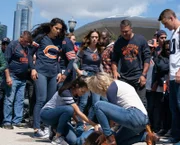 CHICAGO FIRE -- "Infection, Part I" Episode 805 -- Pictured: (l-r) Miranda Rae Mayo als Stella Kidd, Torrey DeVitto als Dr. Natalie Manning, Marina Squerciati als Officer Kim Burgess, Kara Killmer als Sylvie Brett, Taylor Kinney als Lt. Kelly Severide, Jesse Spencer als Matthew Casey.