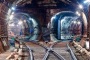 Gibt es ein zweites Metronetz, das nur für das Militär zugänglich ist und vom regulären Netz abzweigt?