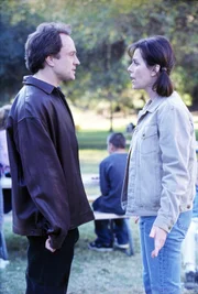 Meg's Husband (Bradley Whitford) und Lois (Jane Kaczmarek)