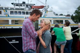 Vorne: Alex (Josh Duhamel) und Katie (Julianne Hough) Credit:  James Bridges