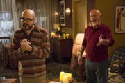 Streit in der Familie: Hickey (Jonathan Banks, r.) und sein Sohn Hank (David Cross, l.) verstehen sich nicht wirklich. Doch kann eine Partie "Dungeons and Dragons" das Vater-Sohn-Duo wieder zusammenbringen?
