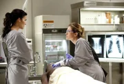 Det. Janie Rizzoli (Angie Harmon, l.) und Dr. Maura Isles (Sasha Alexander).