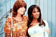 Glücklich nimmt Rena Jaffe (Marcia Strassman, l.), Jordan´s (Traci Bingham) leibliche Mutter, ihre Tochter zum erstenmal in die Arme.