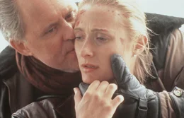 Eric Qualen (John Lithgow), Kristel - Jet Pilot (Caroline Goodall)