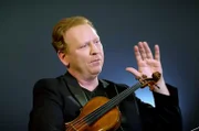 Eine Playlist mit sieben Musikstücken gibt Einblick in das Leben des Stargeigers Daniel Hope.