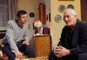 ARD STURM DER LIEBE FOLGE 1208, am Freitag um 15:10 Uhr im ERSTEN. Alfons (Sepp Schauer, r.) warnt Jacob (Andreas Thiele, l.) vor einem Techtelmechtel mit Rosalie.