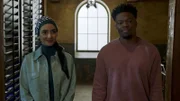 Special Agent Fatima Namazi (Medalion Rahimi, l.); Devin Roundtree (Caleb Castille, r.)