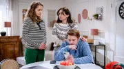 Theo (Lukas Leibe) begreift konsterniert, dass seine App ihn im Stich gelassen hat.