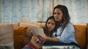 Julie Tennant (Mahina Napoleon, l.); Jane Tennant (Vanessa Lachey, r.)
