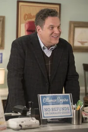 Jeff Garlin (Murray Goldberg)