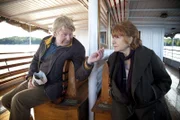 Gunnar Andersson (Rolf Lassgård) und Bella Block (Hannelore Hoger) kommen sich bei einem Dampferausflug näher.