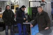 Alois kann das Misstrauen seines Sohnes ihm gegenüber nicht verstehen. Von links: Sebastian Wildner (Herbert Ulrich), Mike (Harry Blank) und Alois Preissinger (Erich Hallhuber sen.).