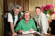 (v.li.): Harald Mittermüler (Kamera), Rosenzüchter Jaques Mouchotte (Fa Mailland, Frankreich), Barbara Fally-Puskás (Regie).