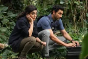 Lucy Tara (Yasmine Al-Bustami, l.); Jesse Boone (Noah Mills, r.)