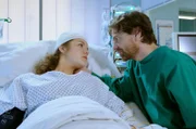 Theresa Hüller (Linn Reusse) hat seit einiger Zeit eine Affäre mit dem verheirateten Familienvater Matthias Glaser (Andreas Nickl). Matthias liebt Theresa wirklich, aber seine Familie zu verlassen ist ein großer Schritt. Nachdem Theresa ein Tumor aus dem Kopf entfernt wurde und Matthias nicht bei ihr war, ist Theresa einiges klar geworden. Sie hat Matthias nie unter Druck gesetzt, doch insgeheim immer gehofft, dass er sich irgendwann ganz für sie entscheiden würde. Nun weiß sie, dass das nicht passieren wird und beendet schweren Herzens ihre Beziehung.