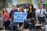 V.l.: Gina, Jake, Terry, Amy, Captain Holt, Rosa und Hitchcock.