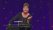 Joyce Meyer bei der Predigt