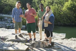 Marcus Higgins (David Spade, li.), Lenny Feder (Adam Sandler, 2.v.li.), Kurt McKenzi (Chris Rock) and Eric Lamonsoff (Kevin James, re.)