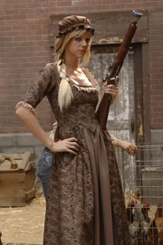 Schon damals hart im Nehmen: Dee (Kaitlin Olson) ...