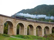rbb Fernsehen DIE EROBERUNG DER ALPEN TEIL 1, "Über den Pass", am Montag um 23:45 Uhr. Eine der 16 Viadukte der Semmeringbahn, Teil des UNESCO-Weltkulturerbes.