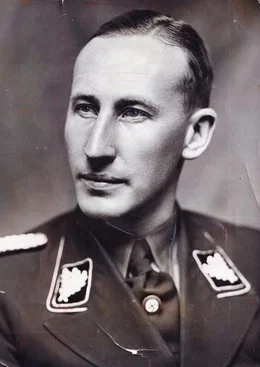 F&uuml;r die Nazis der perfekte Nationalsozialist: SS Obergruppenf&uuml;hrer Reinhard Heydrich (1904-1942) sa&szlig; am 20.01.1942 der Besprechung zur "Endl&ouml;sung der Judenfrage" im G&auml;stehaus der Sicherheitspolizei und des Sicherheitsdienstes, Am Gro&szlig;en Wannsee 56-58 in Berlin vor.