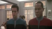 Julian Bashir (Alexander Siddig) und Benjamin 'Ben' Sisko (Avery Brooks)
